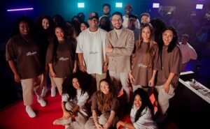 One Service lança o single e clipe de “Tua Mão Está Sobre Mim”, com participação especial de Diego Perensin