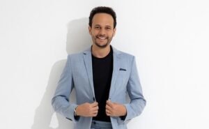 Especialista em implantodontia, Renês Parizotto amplia atuação na odontologia digital e na educação profissional