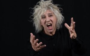 Último fim de semana de Denise Stoklos no Rio. Artista apresenta “Um Fax para Colombo” no Teatro I Love PRIO