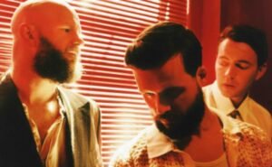 White Lies lança o single “In The Middle” e anuncia detalhes de seu sétimo álbum