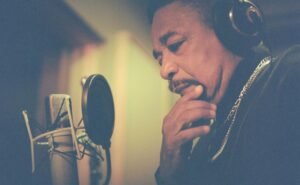 Carlos Dafé celebra o espírito do Carnaval com o single “Bloco da Harmonia”