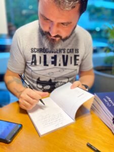 Professor e divulgador científico lança 2ª edição do livro ‘Física para Apressados’