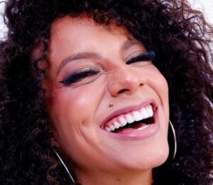 Mirele Lança Documentário e Se Apresenta no Armazém Prime