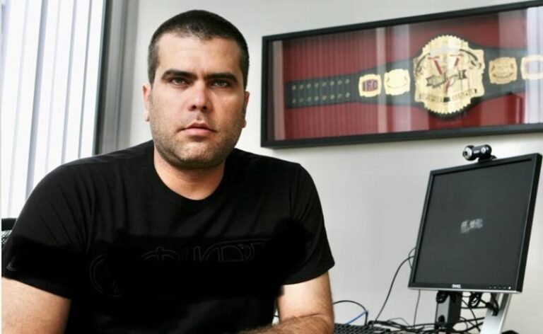 Há 30 anos, Frederico Lapenda apresentava o primeiro lutador completo no Octógono e leva o cinto: era o nascimento do MMA