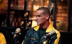 Rivaldo critica a arbitragem brasileira: “Temos pessoas lá paradas no ar-condicionado e ainda conseguem errar”