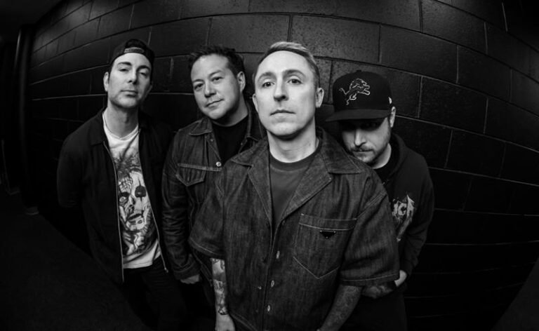 Yellowcard lança o aguardado novo álbum Better Days, produzido por Travis Barker
