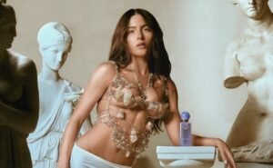 Jade Picon lança Athena Glow, novo body splash de AURA Beauty