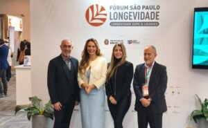 Regina Nunes destaca o papel dos pets na qualidade de vida da geração 60+ durante o Fórum da Longevidade 2025