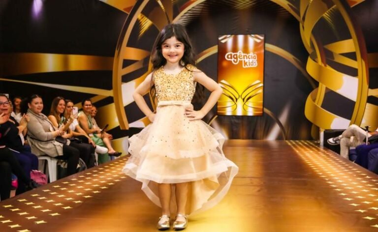 Desfile de moda encanta o público com edição SHOW TIME repleta de brilho, atitude e performances