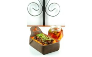 Bar da Frente une gastronomia e design com cerâmicas  de Ju Ayroso no Festival Botecar