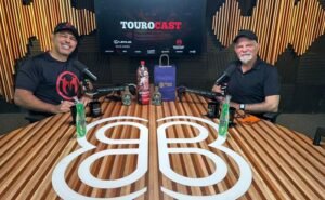 Raul Gazolla revela rotina de vitalidade e hábitos que mantêm sua energia no novo episódio do “TouroCast”, apresentado por Minotouro