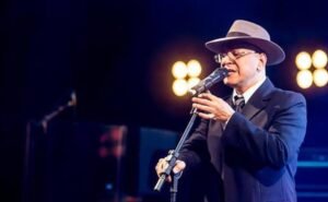 Sérgio Lopes leva música, emoção e um “Natal de Paz” ao Teatro da Ilha