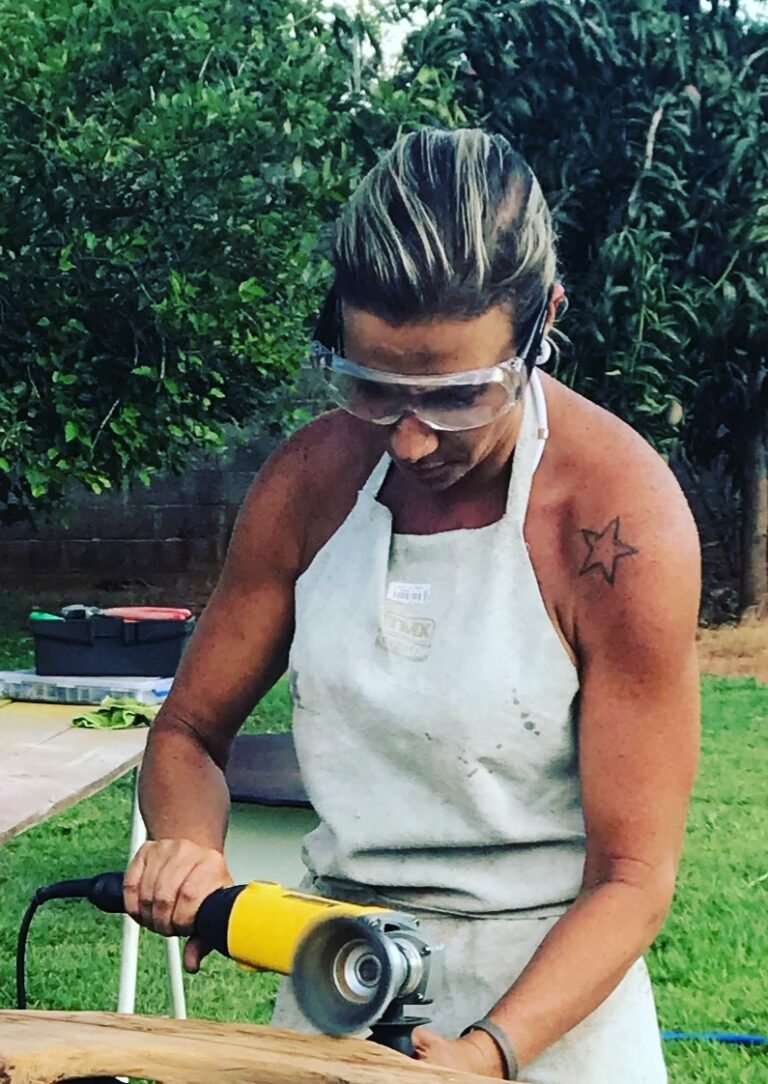 Como transformei a madeira na minha linguagem e construí uma trajetória no design autoral