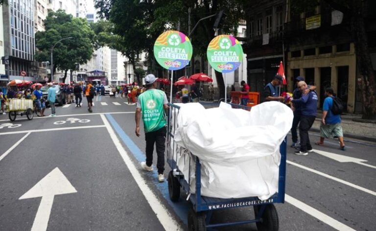 Operação liderada pela Dream Factory já soma 6,6 toneladas de recicláveis no Carnaval de Rua 2026
