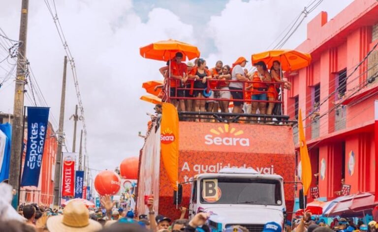 Seara leva trio elétrico e estrutura de churrasco ao Galo da Madrugada