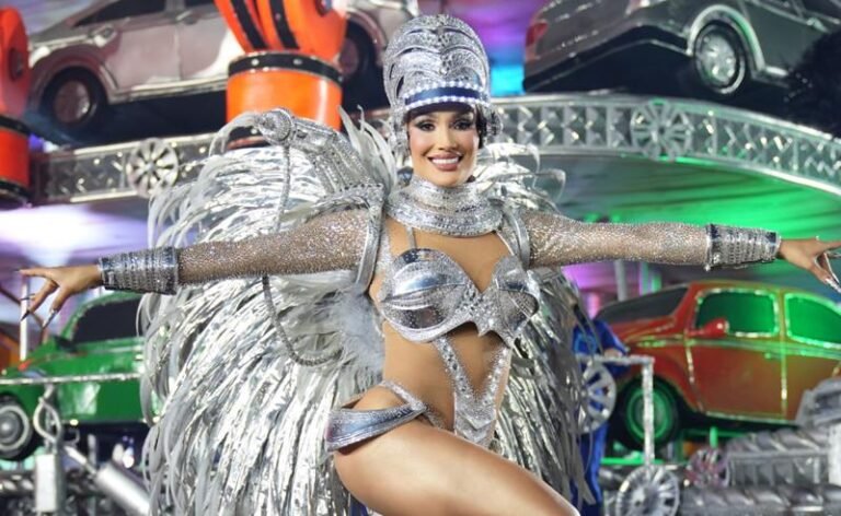 Laís de Andrade brilha na avenida com desfile impecável pela Vai-Vai e ganha destaque na mídia nacional