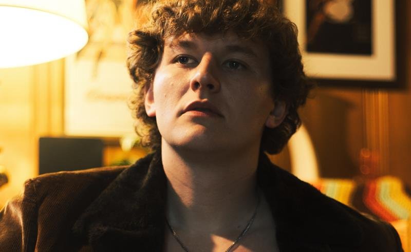 Caleb Hearn lança o segundo álbum LEAVE THE WORLD BEHIND