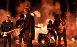 Undo transforma cinzas em resistência no clipe de “Porcos Não Olham pro Céu”