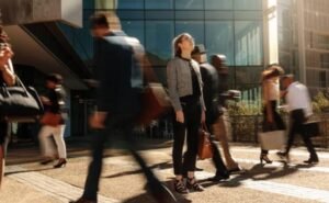 Mulheres líderes pagam o preço da alta performance: por que a coerência virou a nova vantagem competitiva