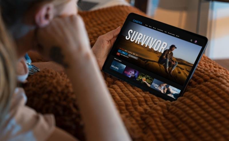 Exaustão do consumidor pressiona streaming e acelera queda da TV por assinatura no Brasil