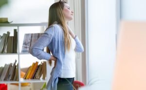 Porque jovens de 20 e 30 anos estão desenvolvendo hérnia de disco cada vez mais cedo