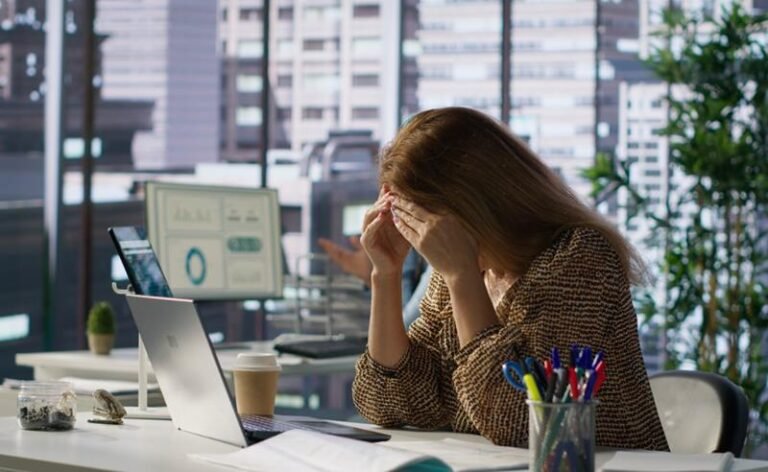 Síndicos sob pressão: burnout na gestão condominial acende alerta no Brasil