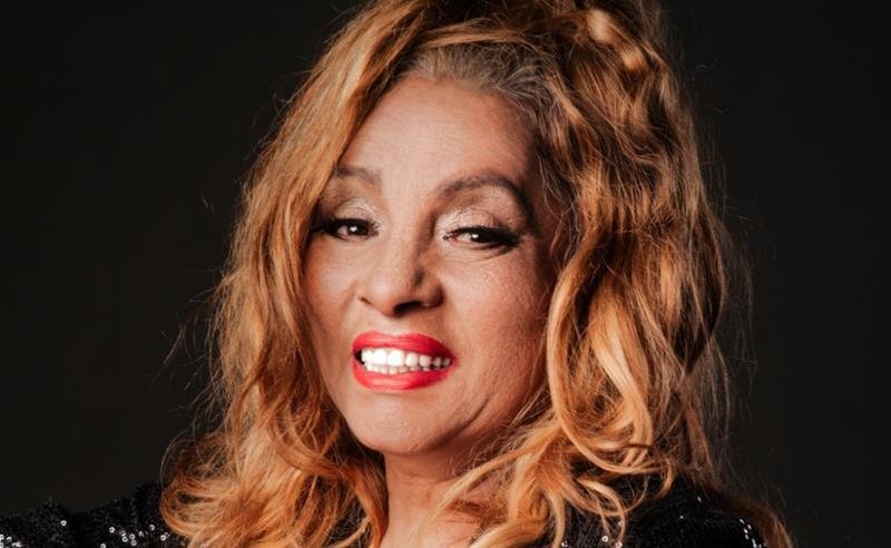 Lady Zu une elegância e emoção em novo single “Até o Fim”